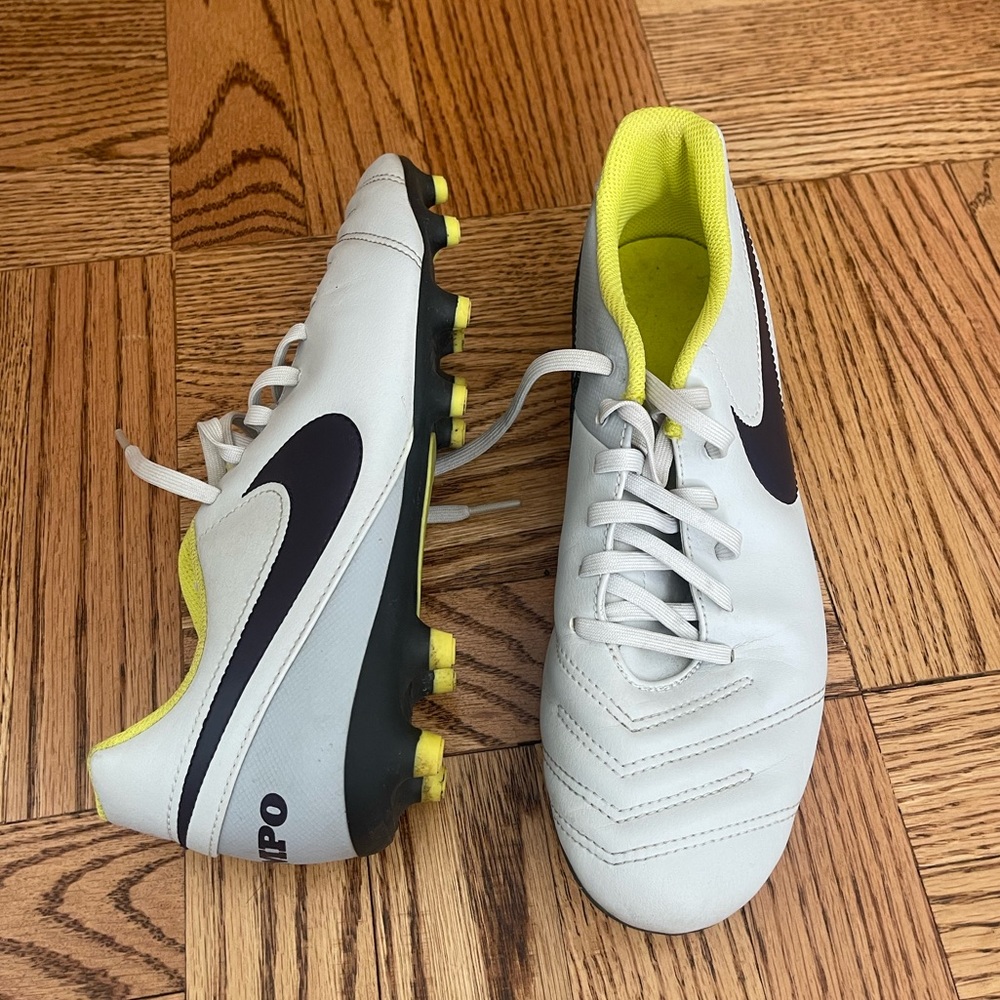 Nike Tiempo Rio III Soccer Cleats (Women’s) Size 8.5
